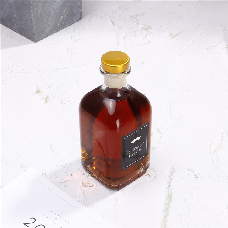New Style Glass Liquor Bottle with Cork 250ML 500ML