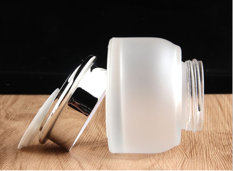 New arrival beautiful frosted 40ml 120ml cosmetic spray bottle