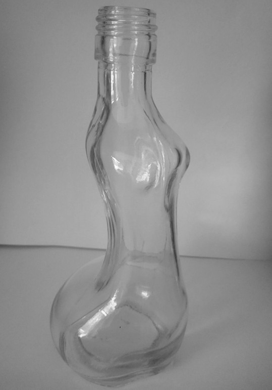 New design 100ml super flint women shaped glass wine bottle