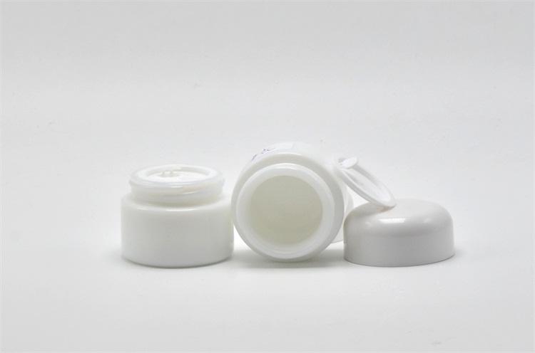 New design 15G glass cosmetic white cream jar supported customization