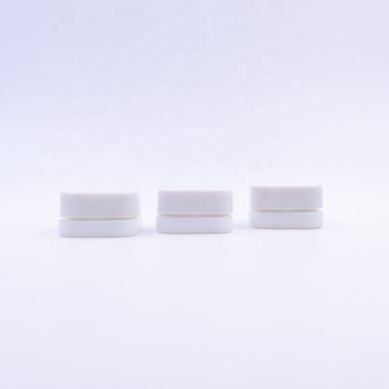 New style 3 ml white raw material  square lovely  t side eye cream cosmetic packing  glass jar with plastic child proof lid.