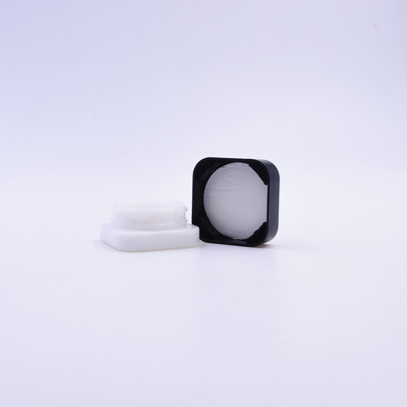 New style 3 ml white raw material square lovely t side eye cream cosmetic packing glass jar with plastic child proof lid.