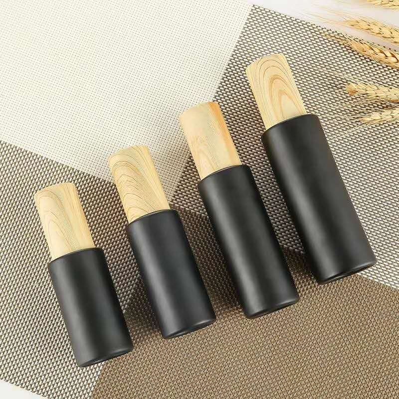 New style 5ml 10ml 15ml 20ml 30ml 50ml 80ml 100m Round Shape Matte Black Essential Oil Glass Bottle with Bamboo spray pump