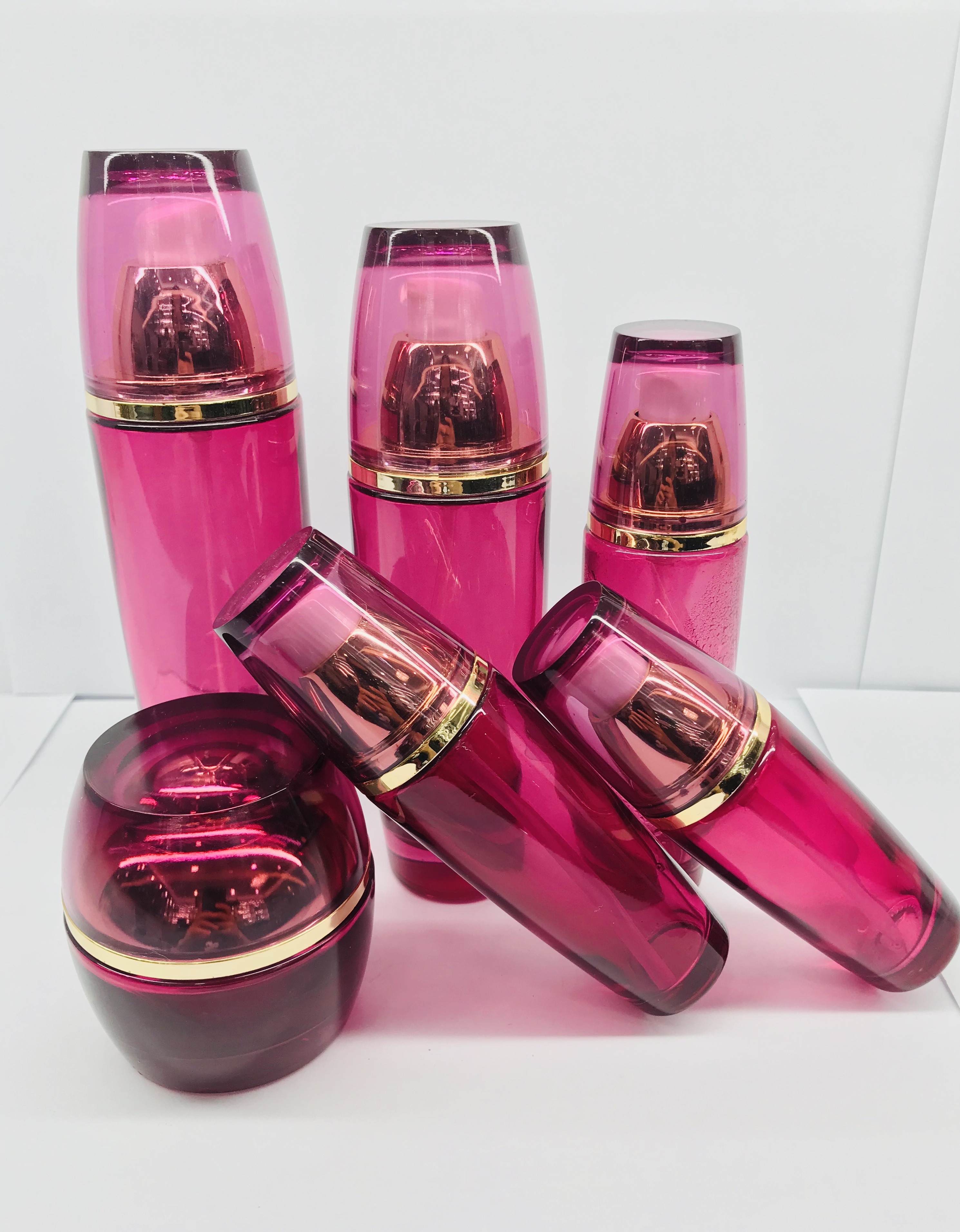 Novelty design  pink  violet color glass bottle with gplden pump