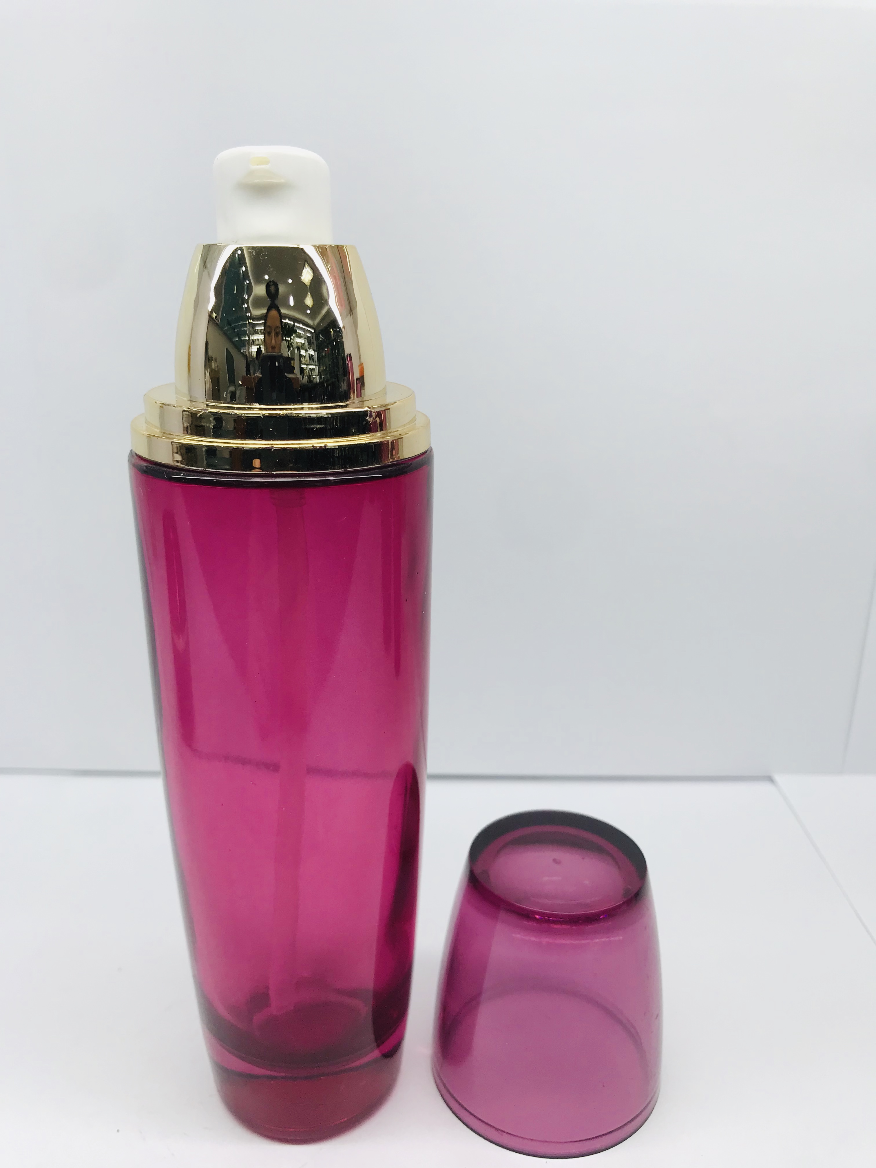 Novelty design pink violet color glass bottle with gplden pump