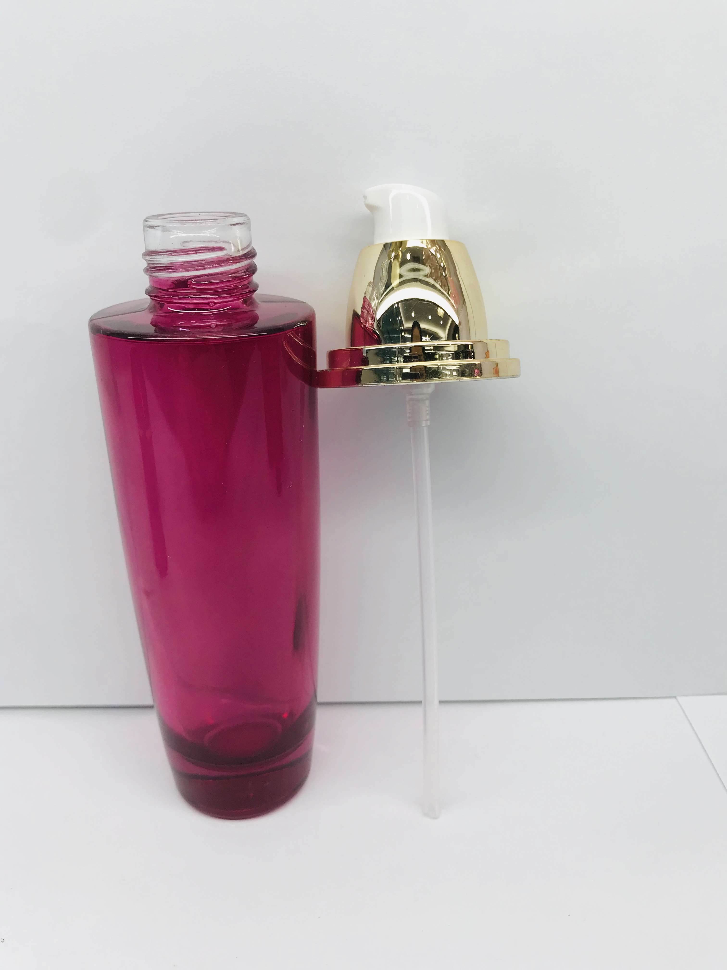 Novelty design pink violet color glass bottle with gplden pump