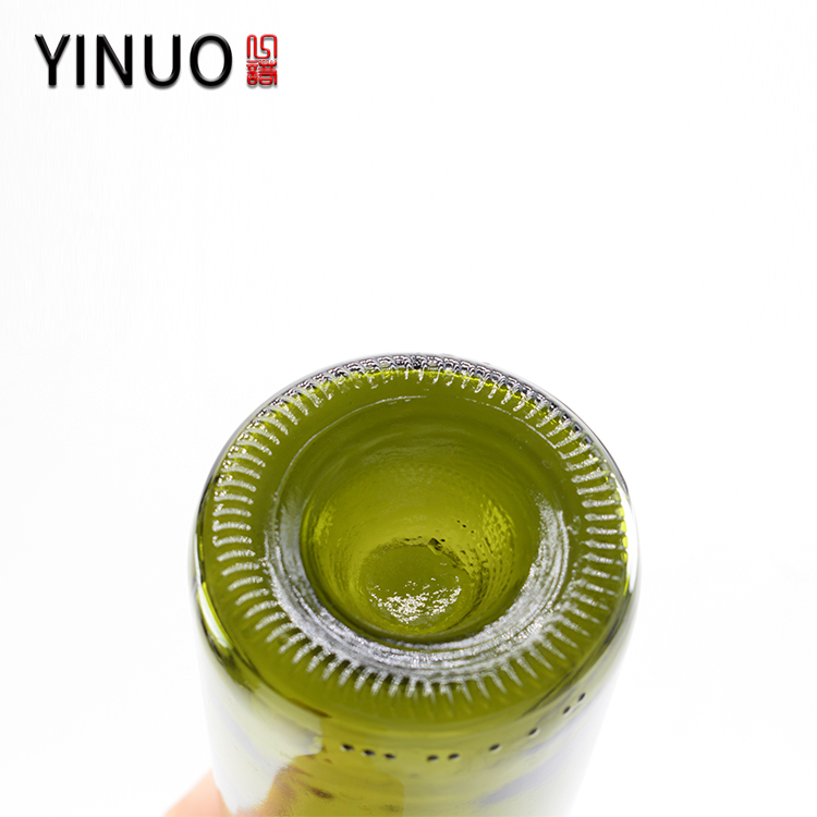 Nuoyi hotsale 500ml 750ml luxury wine bottle with cork cover