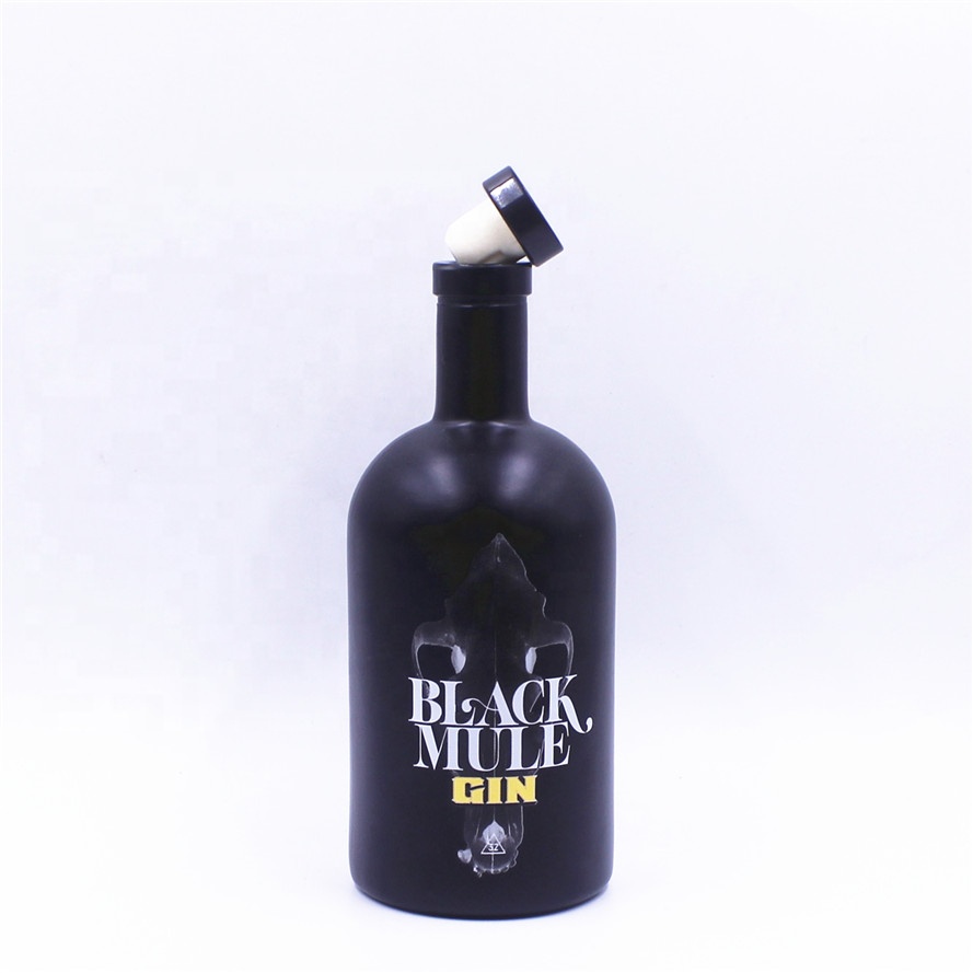 ODM Gin Glass Bottles OEM Customized 750 Ml 700 Ml Clear OSLO Black Color Tequila Vodka Cork Offset Printing