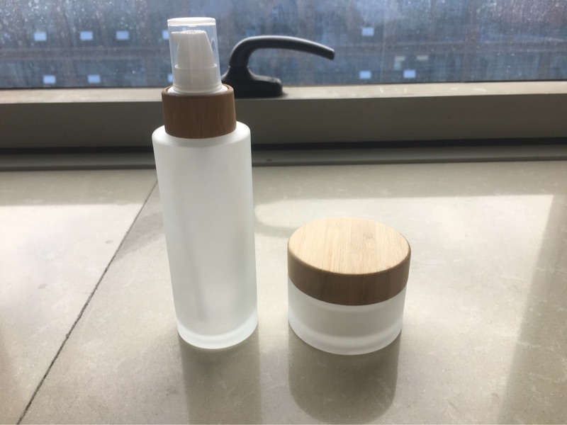 OEM ODM engraved printing logo Cosmetic 5ml 15ml 30ml 50ml 100ml clear frosted glass jar with bamboo wooden lid for body cream