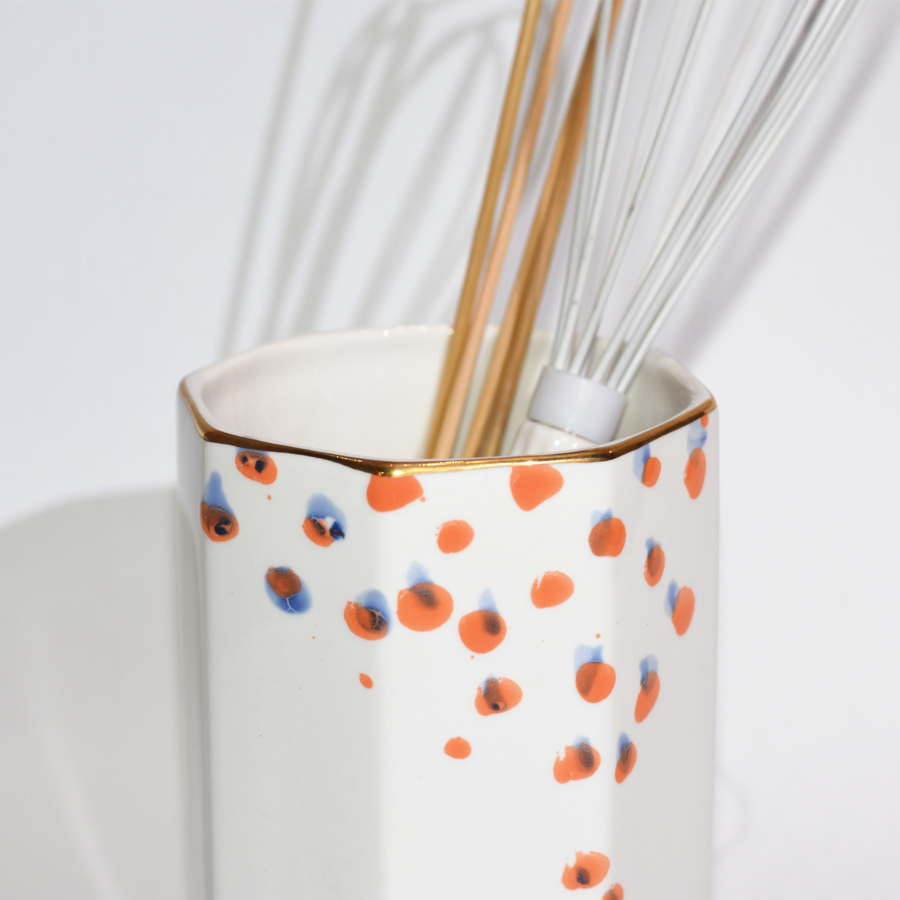 OEM custom Farmhouse Decor and Kitchen Ceramic Utensil Holder Vintage Iron Porcelain Utensil Crock