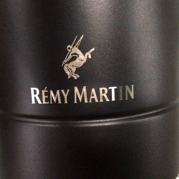 OEM factory supply graceful shape matte black water bottle for packaging beer sparkling water carbonated beverages