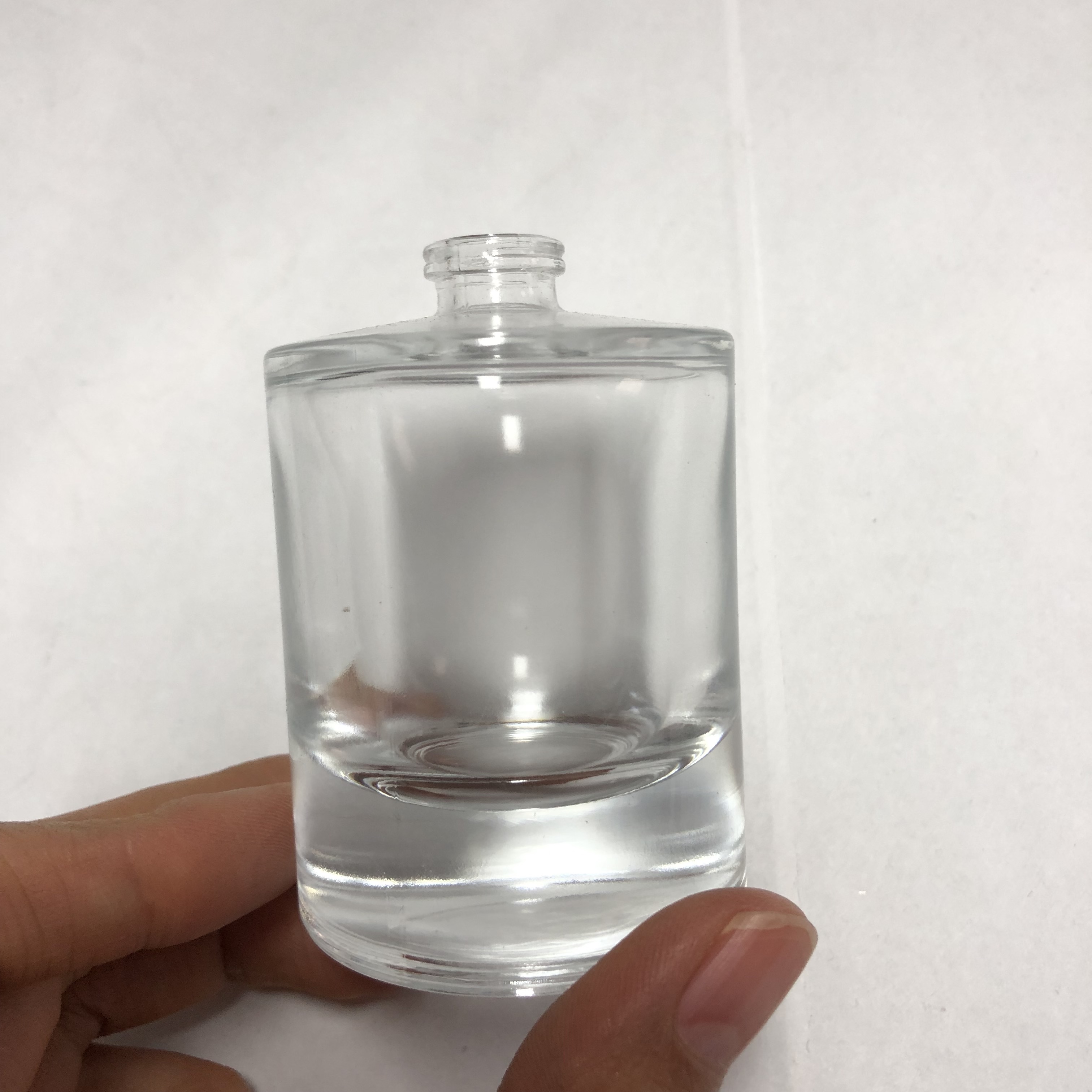 Perfume Bottle 50ml Round Glass PUMP Sprayer Screen Printing Personal Care with Thick Bottom and 15mm Neck Finish Wholesale