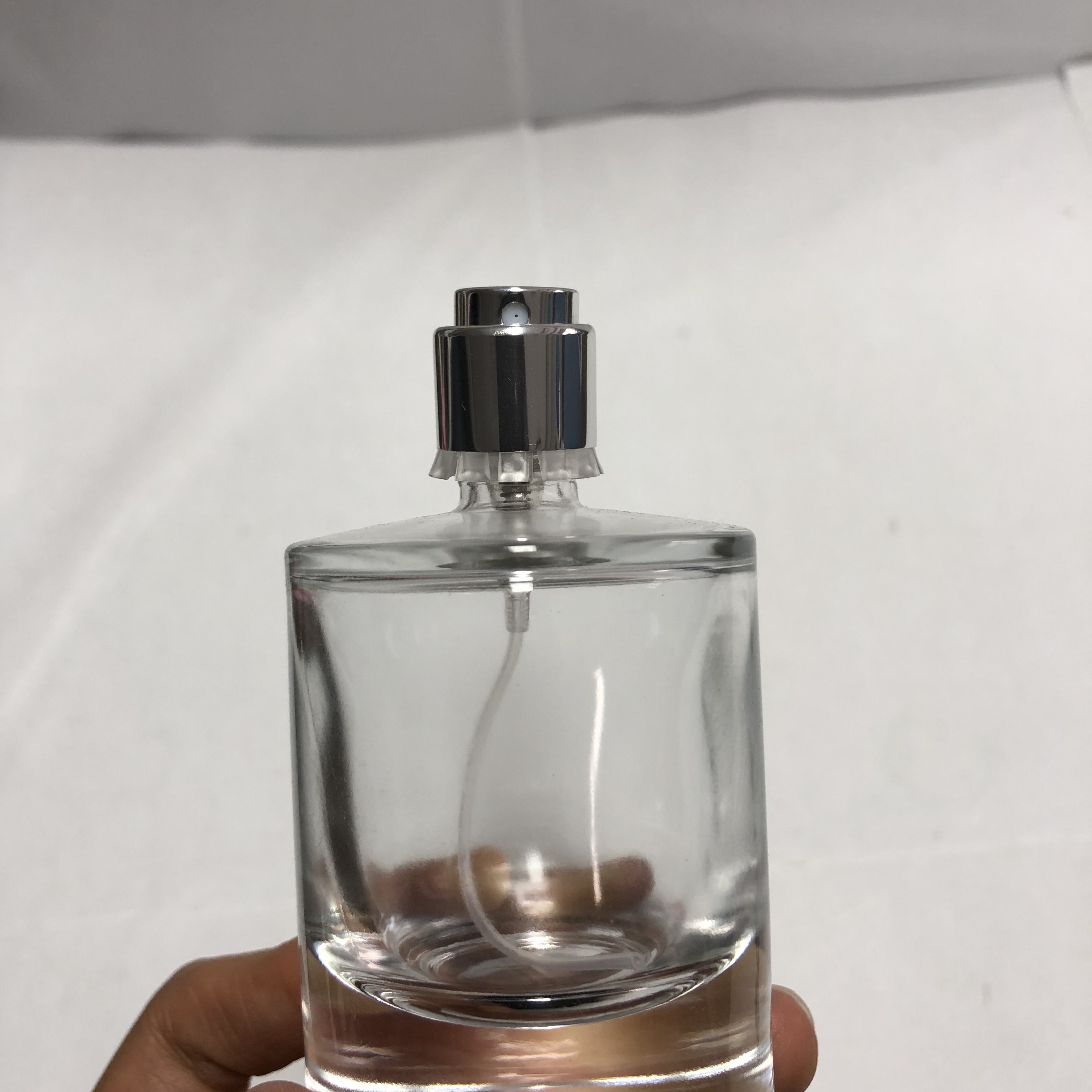 Perfume Bottle 50ml Round Glass PUMP Sprayer Screen Printing Personal Care with Thick Bottom and 15mm Neck Finish Wholesale