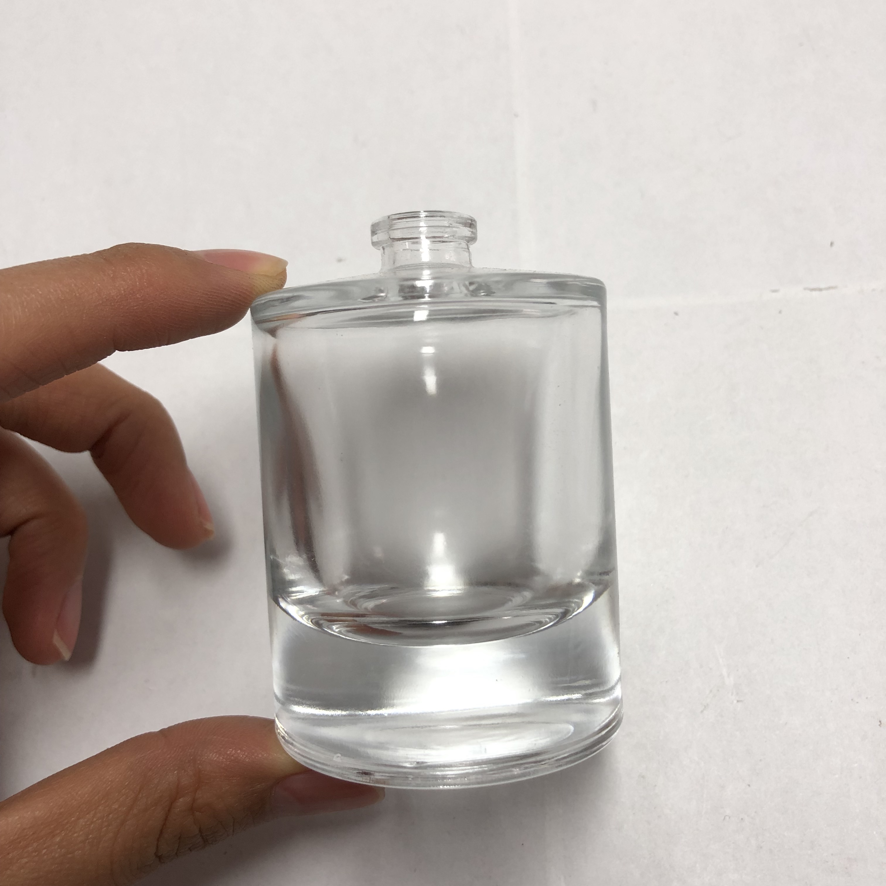 Perfume Bottle 50ml Round Glass PUMP Sprayer Screen Printing Personal Care with Thick Bottom and 15mm Neck Finish Wholesale