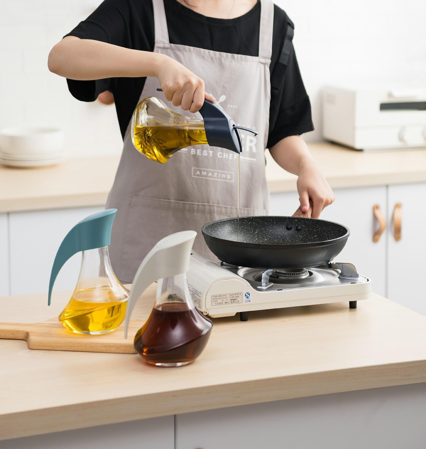 Pinmoo Original Design Ballet Shape Kitchen Cooking Accessories Oil and Vinegar Glass Dispenser Bottle