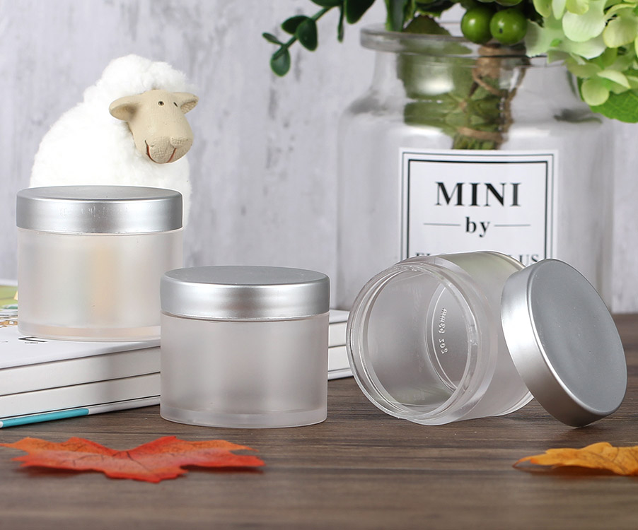 Plastic Cosmetic Packaging of cream jar with matt grey lid