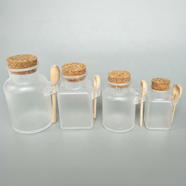 Plastic empty body scrub bath salt jars with wooden spoon