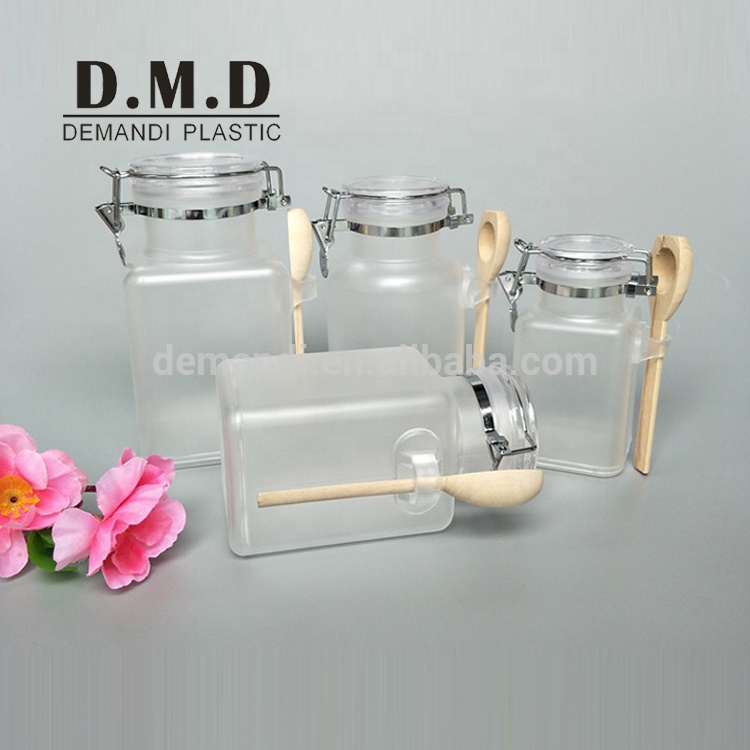 Plastic empty body scrub bath salt jars with wooden spoon