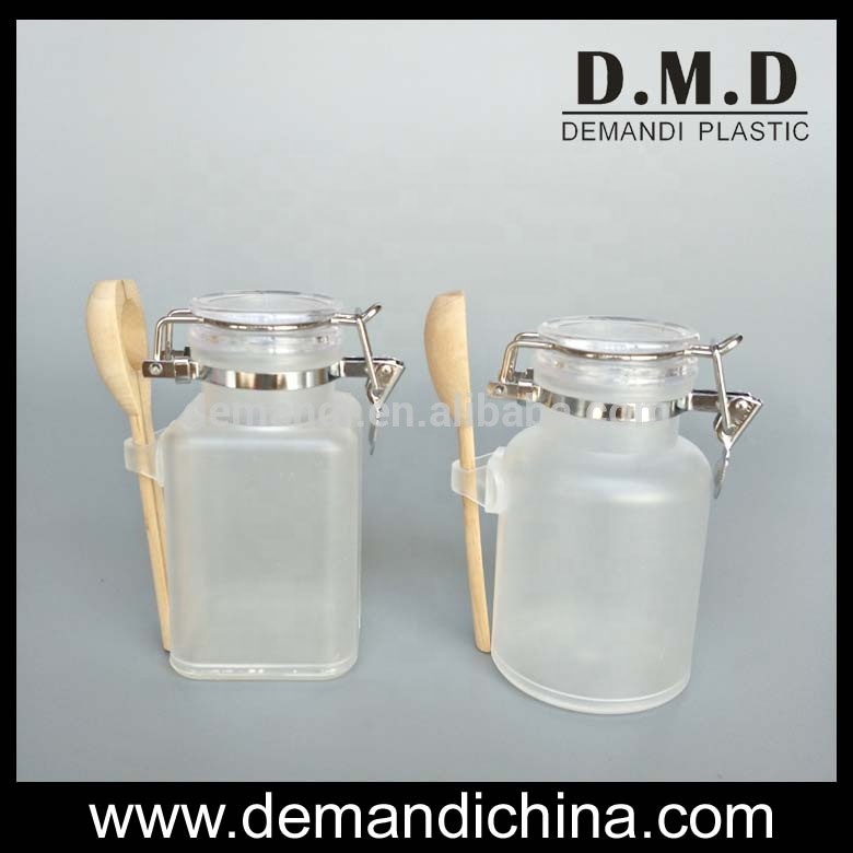 Plastic empty body scrub bath salt jars with wooden spoon