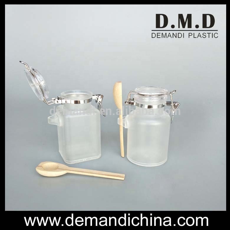 Plastic empty body scrub bath salt jars with wooden spoon