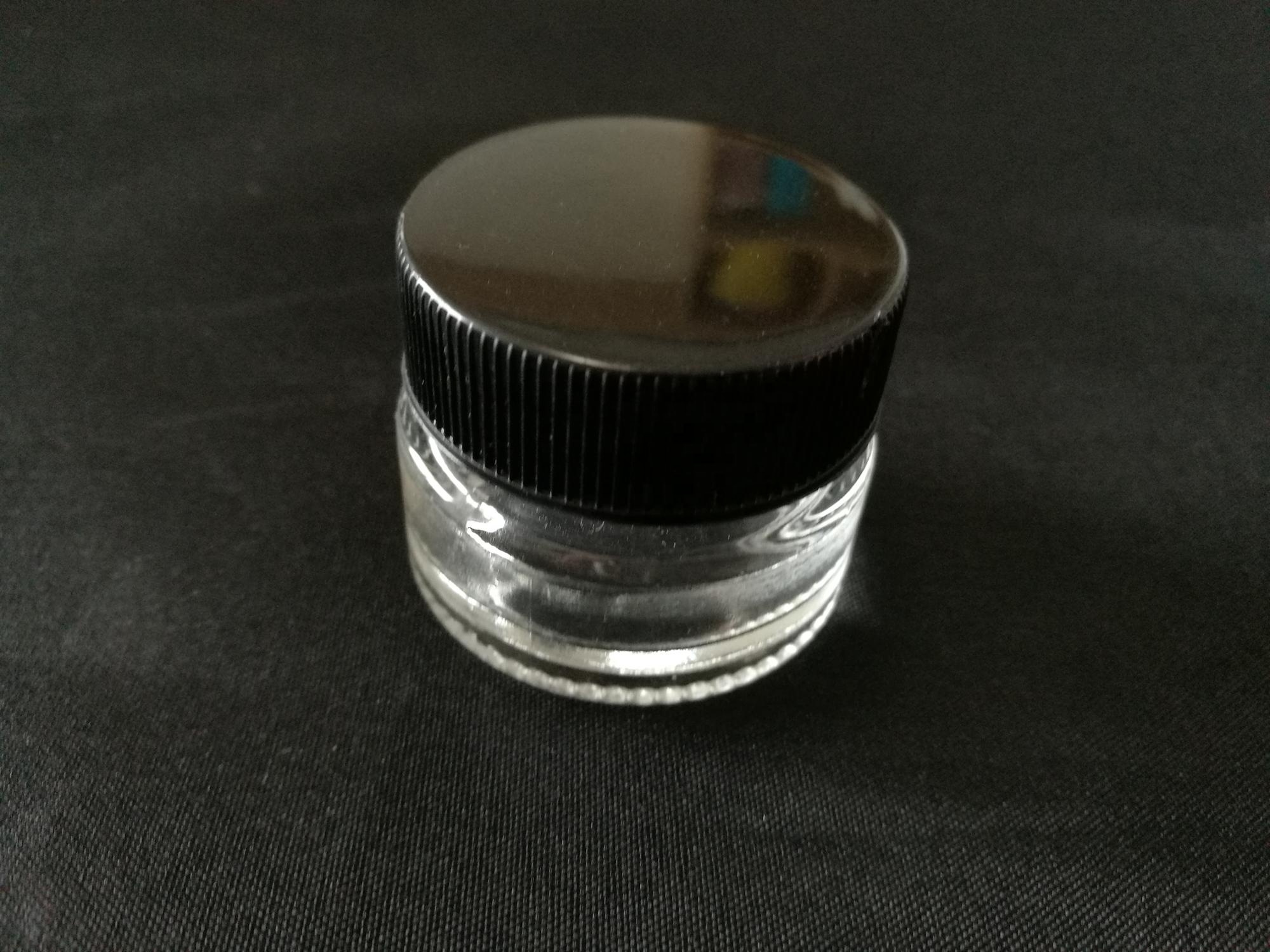 Popular Clear Glass Mini 3ml 5ml 7ml Skin Care Lotion Eye Cream Glass Jars with Black Smooth Child Resistant Lid