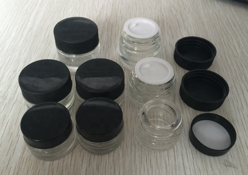 Popular Clear Glass Mini 3ml 5ml 7ml Skin Care Lotion Eye Cream Glass Jars with Black Smooth Child Resistant Lid
