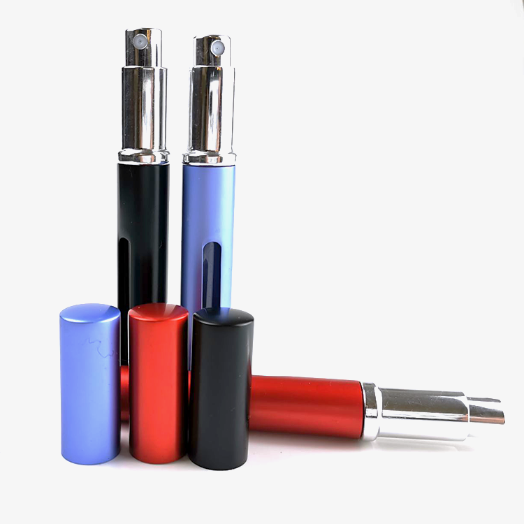 Portable perfume bottle with small capacity