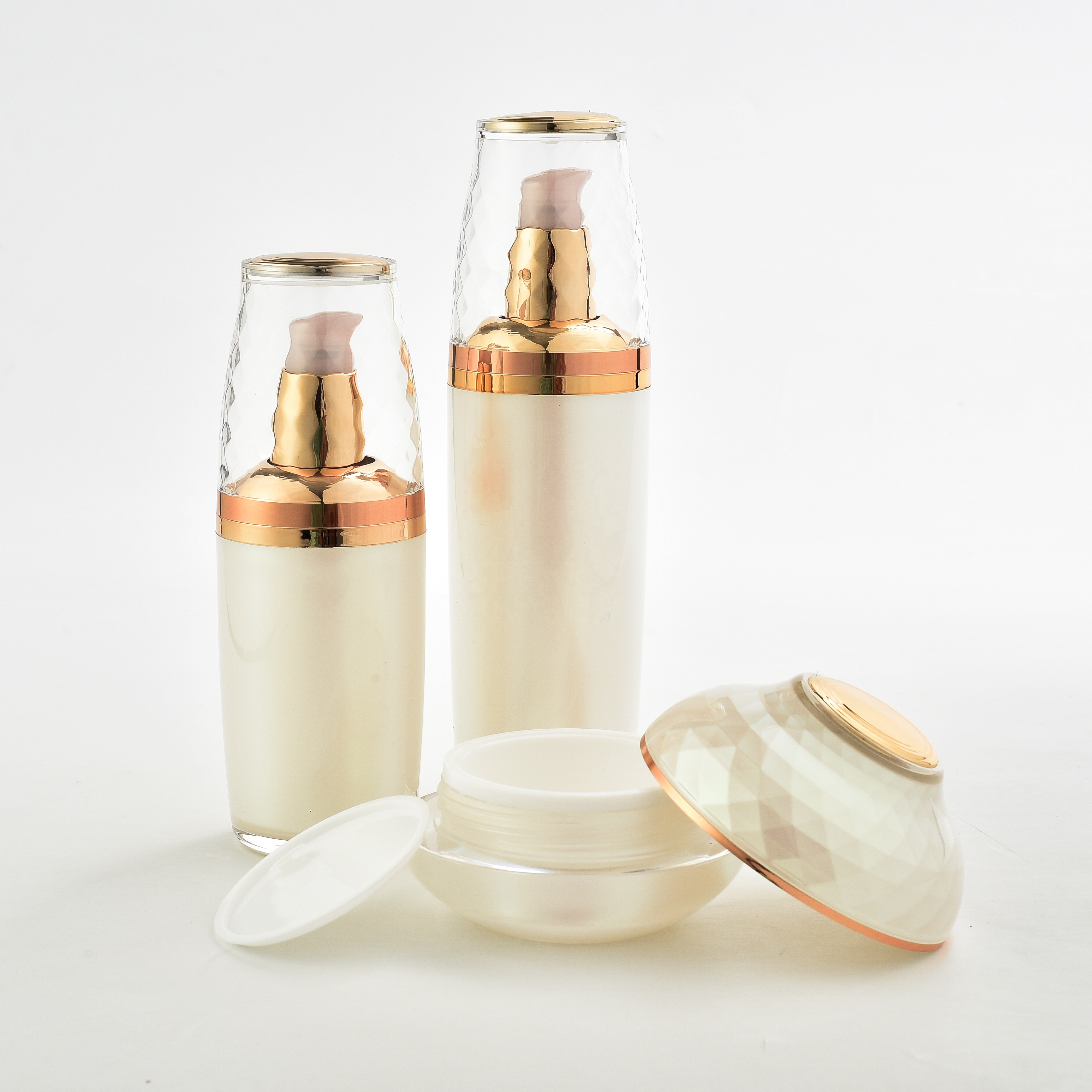 Pots et bouteilles de creme pour collier en or rose Ensemble de creme acrylique pour les soins de la peau