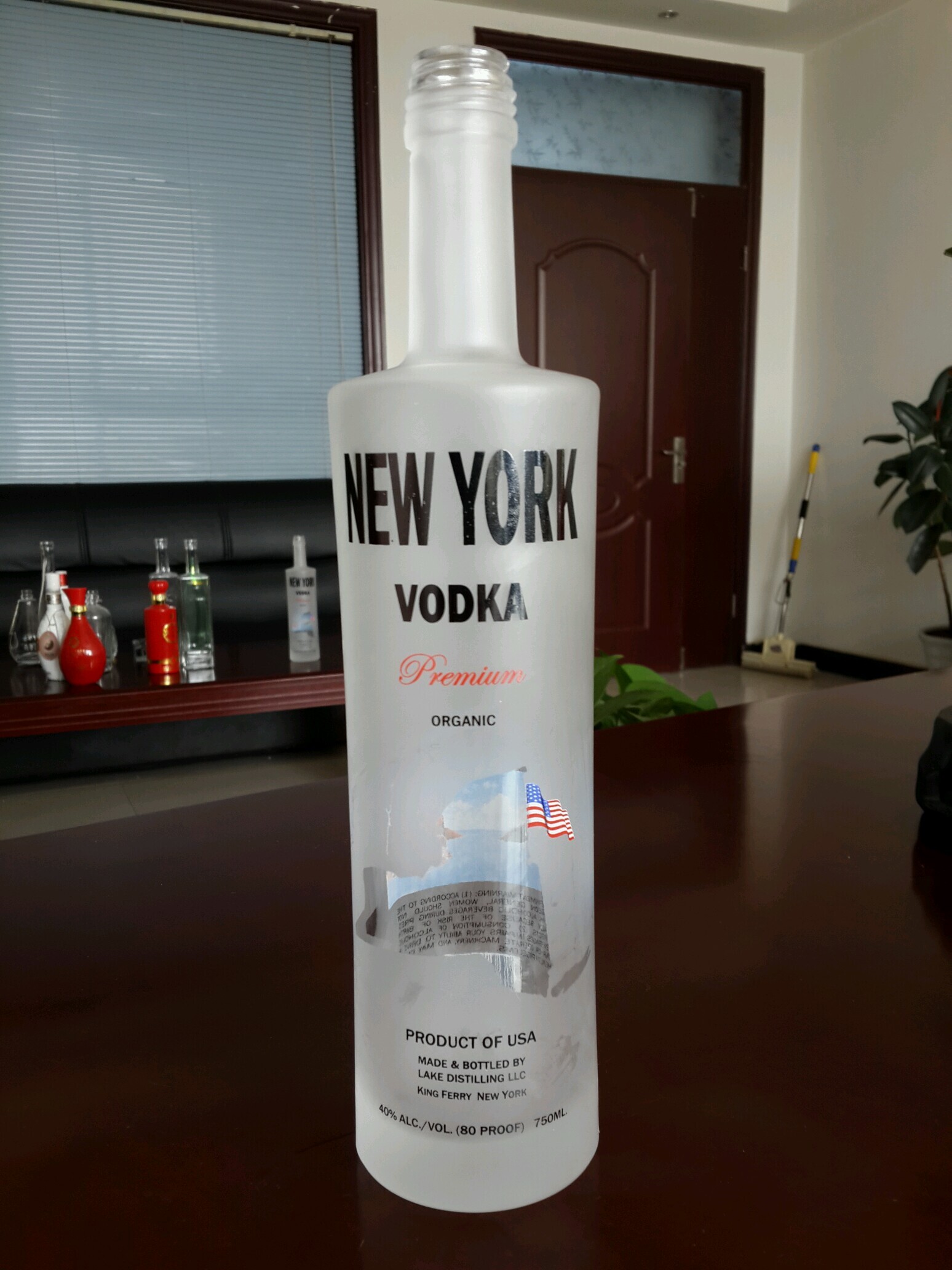 Premium Empty Cylinder Liquor Wine 750ml Frosted Glass Vodka Bottle 1000ml wine glass bottle wholesale