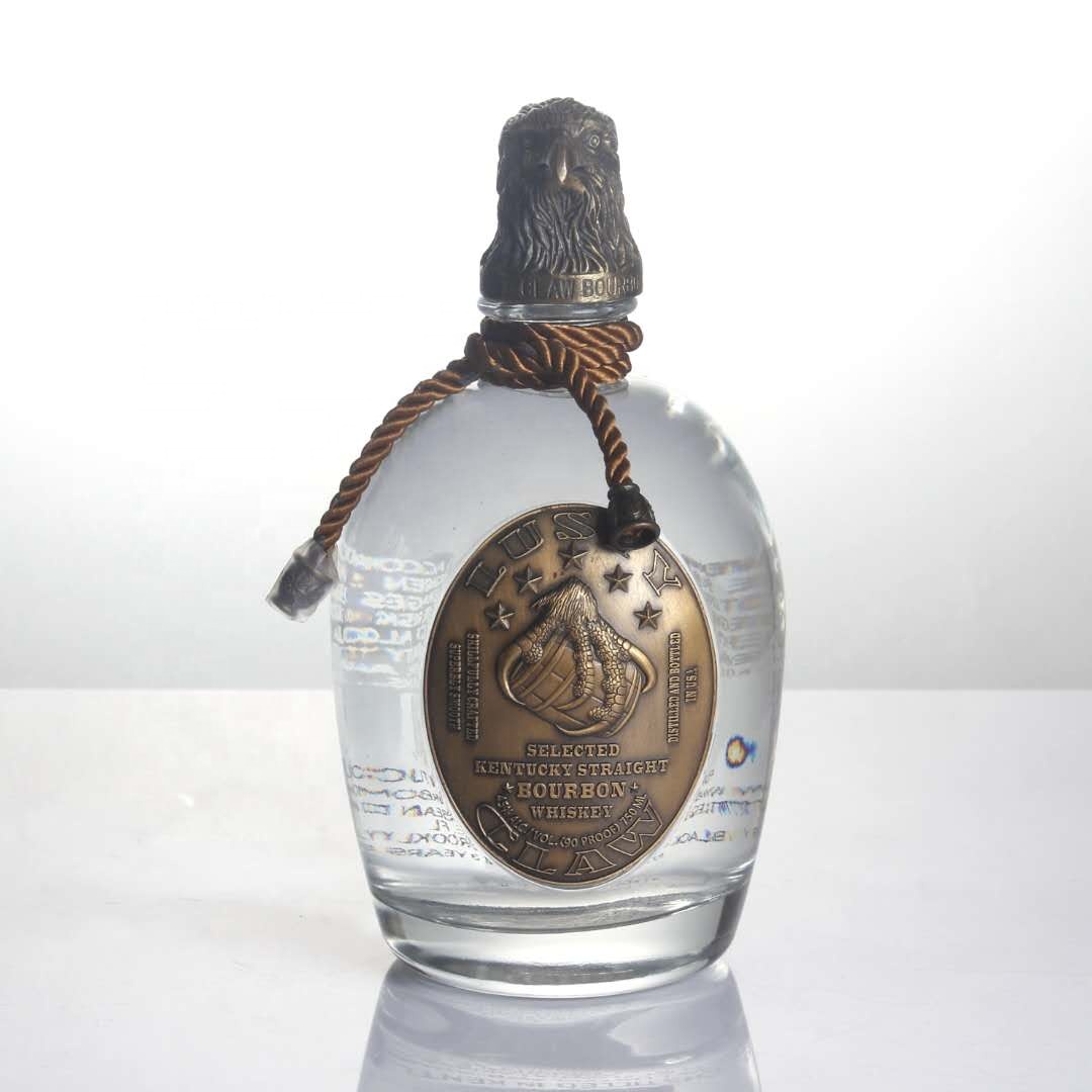 Premium bespoke 750 ml 750ml 700ml pewter metal labels rum whiskey whisky vodka gin spirits glass bottle with cork stopper