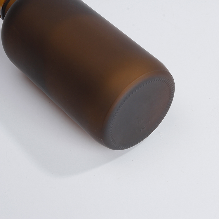 Private Label 250ml Cosmetics Sprayer Empty Frosted Amber Glass Bottles With Mist Spray Pump For Perfume Essensial Oils