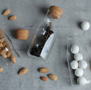 Private labelled with cork Transparent sealed glass jars for storage of candy tobacco coffee beans and grains