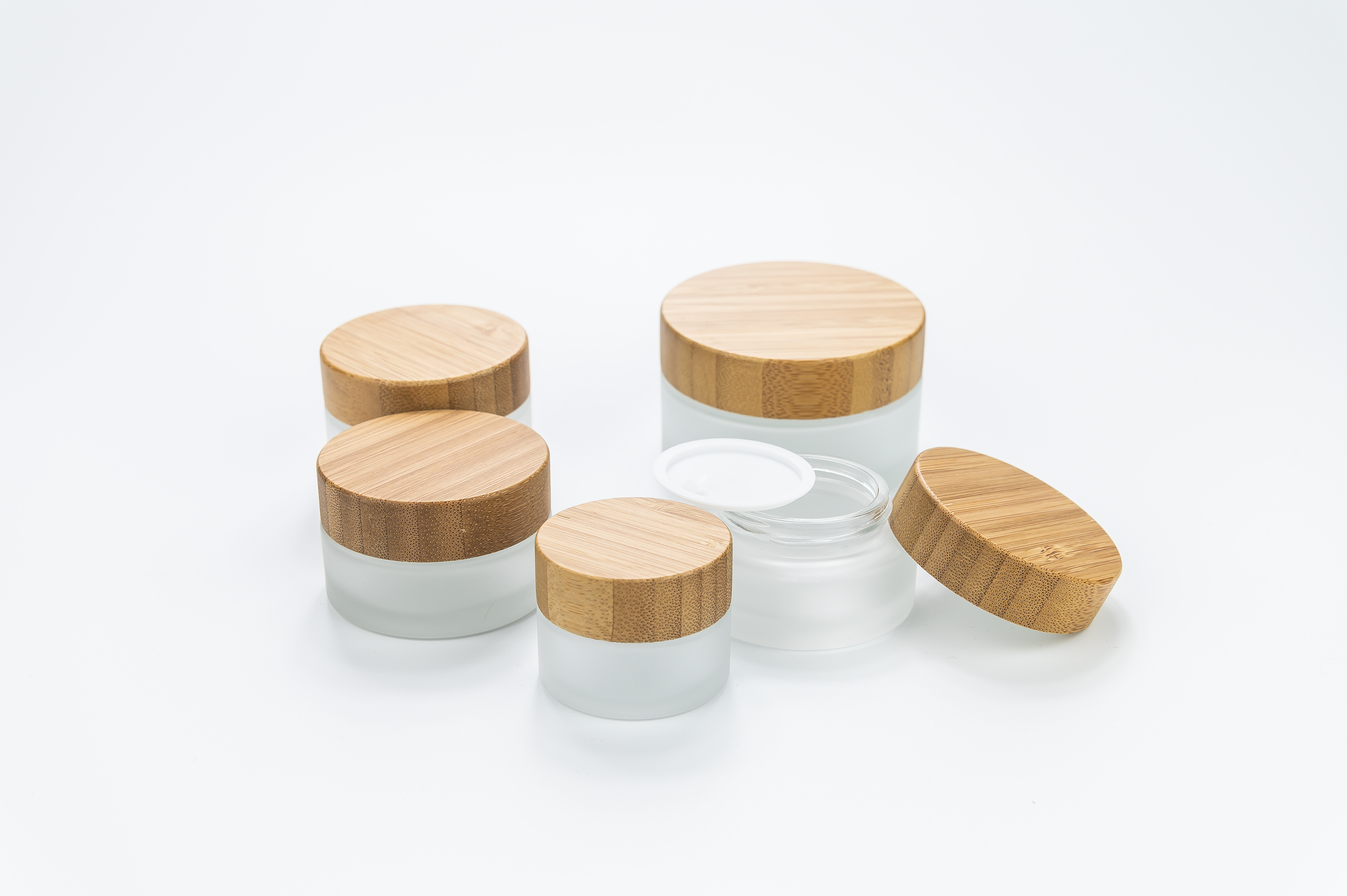 Quick shipping 15g 30g 50g 100g frosted glass cream jars with bamboo lids in stock