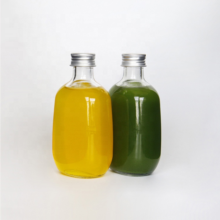 Ready To Ship Flat Glass Bottle With Metal Screw Lid 250ml 500ml For Whisky Beverage Drinking Cold Brew Coffee