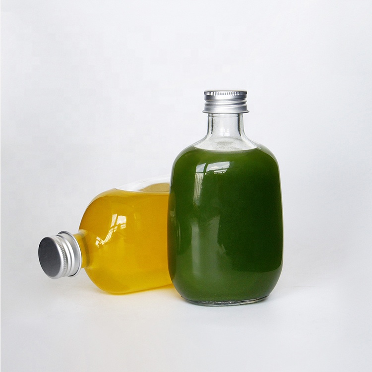 Ready To Ship Flat Glass Bottle With Metal Screw Lid 250ml 500ml For Whisky Beverage Drinking Cold Brew Coffee