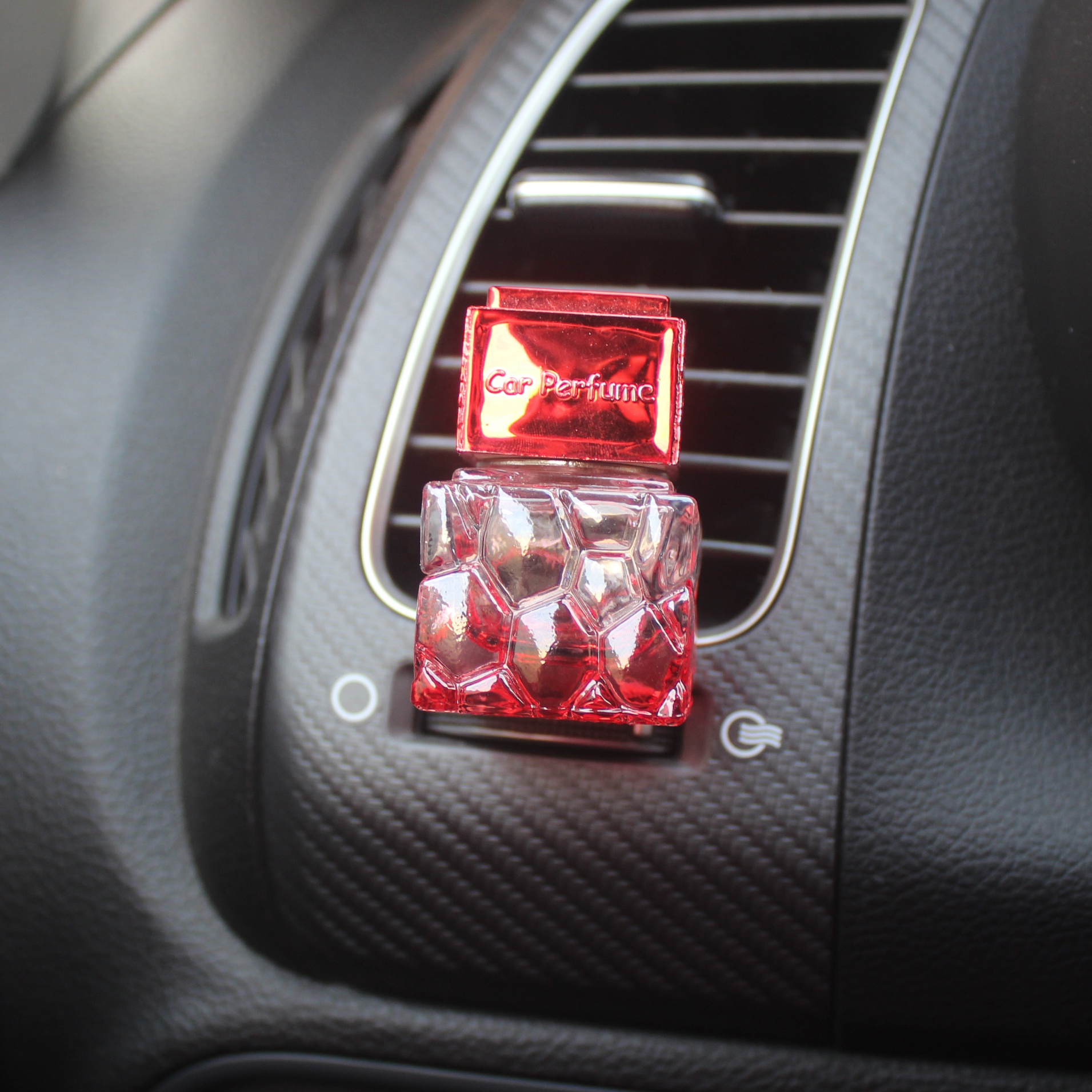 Reusable honeycomb shape tinted bottle gold blue pink fragrance car air vent aroma diffuser glass 8ml empty bottle with clip