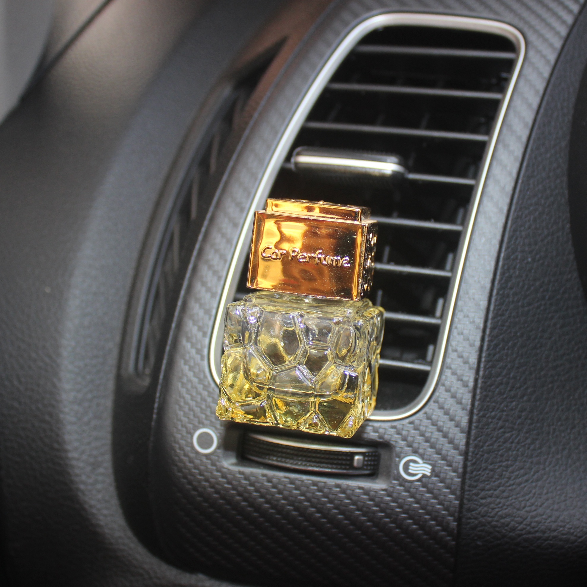 Reusable honeycomb shape tinted bottle gold blue pink fragrance car air vent aroma diffuser glass 8ml empty bottle with clip