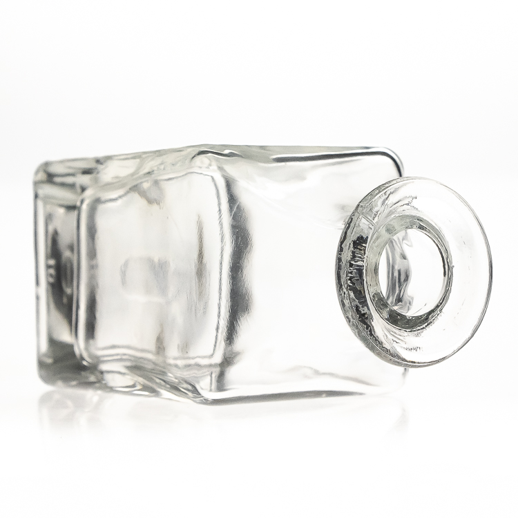 Room Fragrance Diffuser Bottles 130ml Square Aroma Oil Reed Diffuser Glass Bottle with Cork Stopper