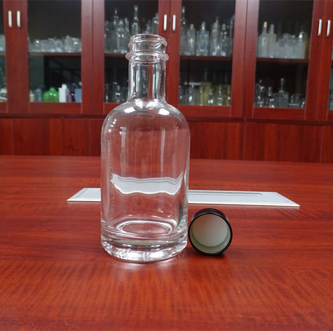 Round 200ML Whiskey Spirits Custom Glass Chili Sauce Bottle