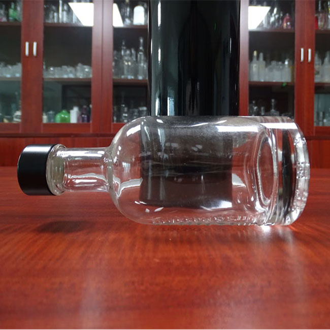 Round 200ML Whiskey Spirits Custom Glass Chili Sauce Bottle