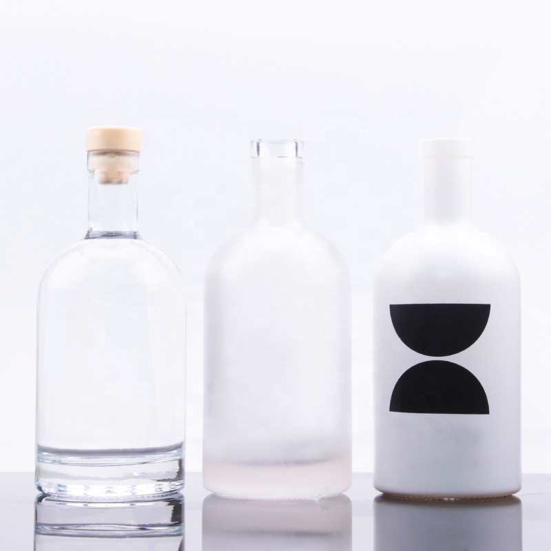 Round Glass Vodka Bottle 750ml Clear Liquor Glass Bottles Manufacturers