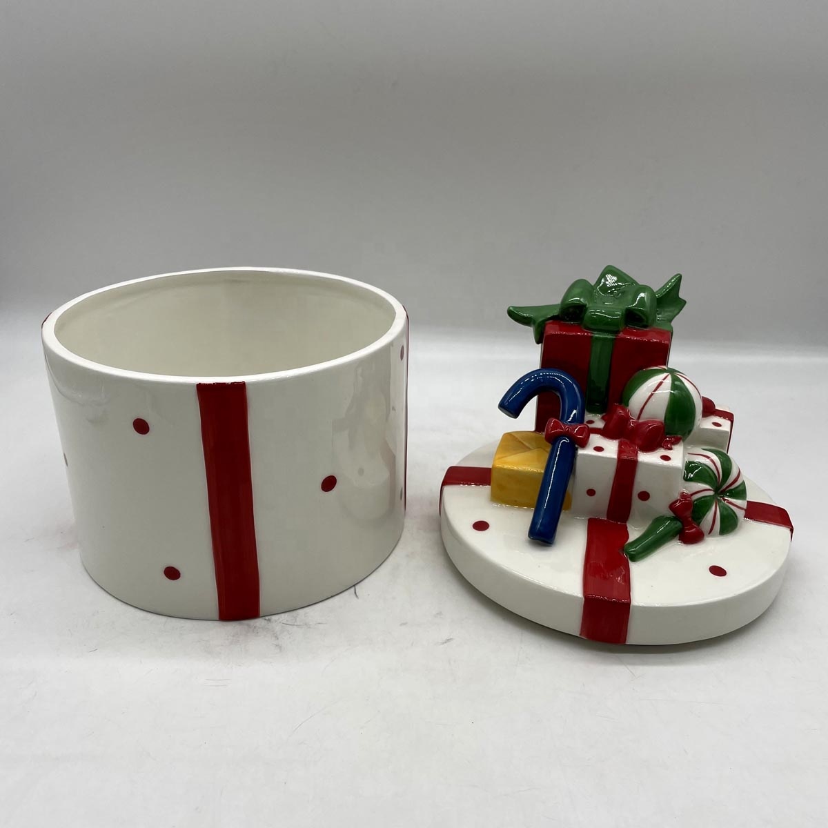 Round ceramic Christmas gift box storage jar