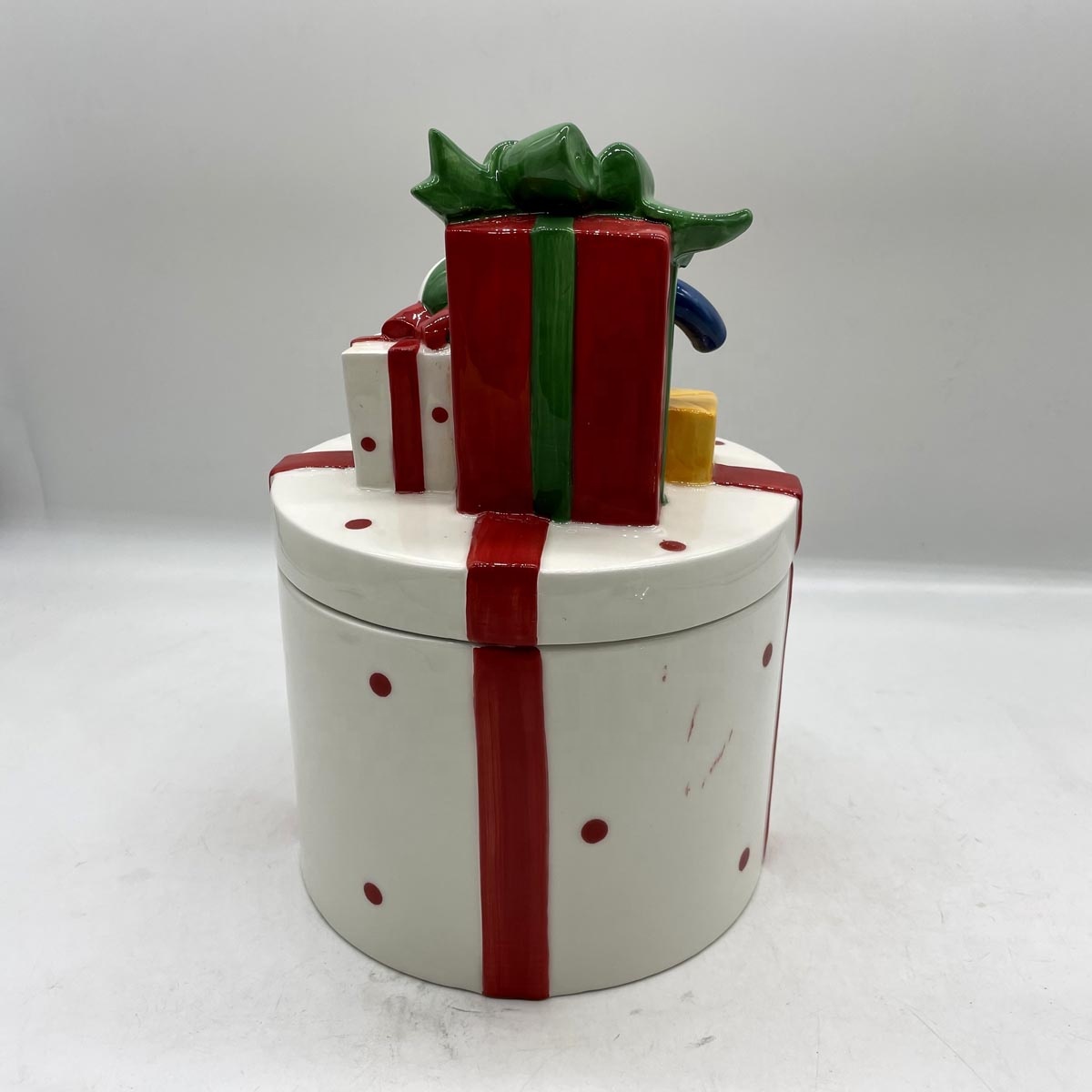 Round ceramic Christmas gift box storage jar