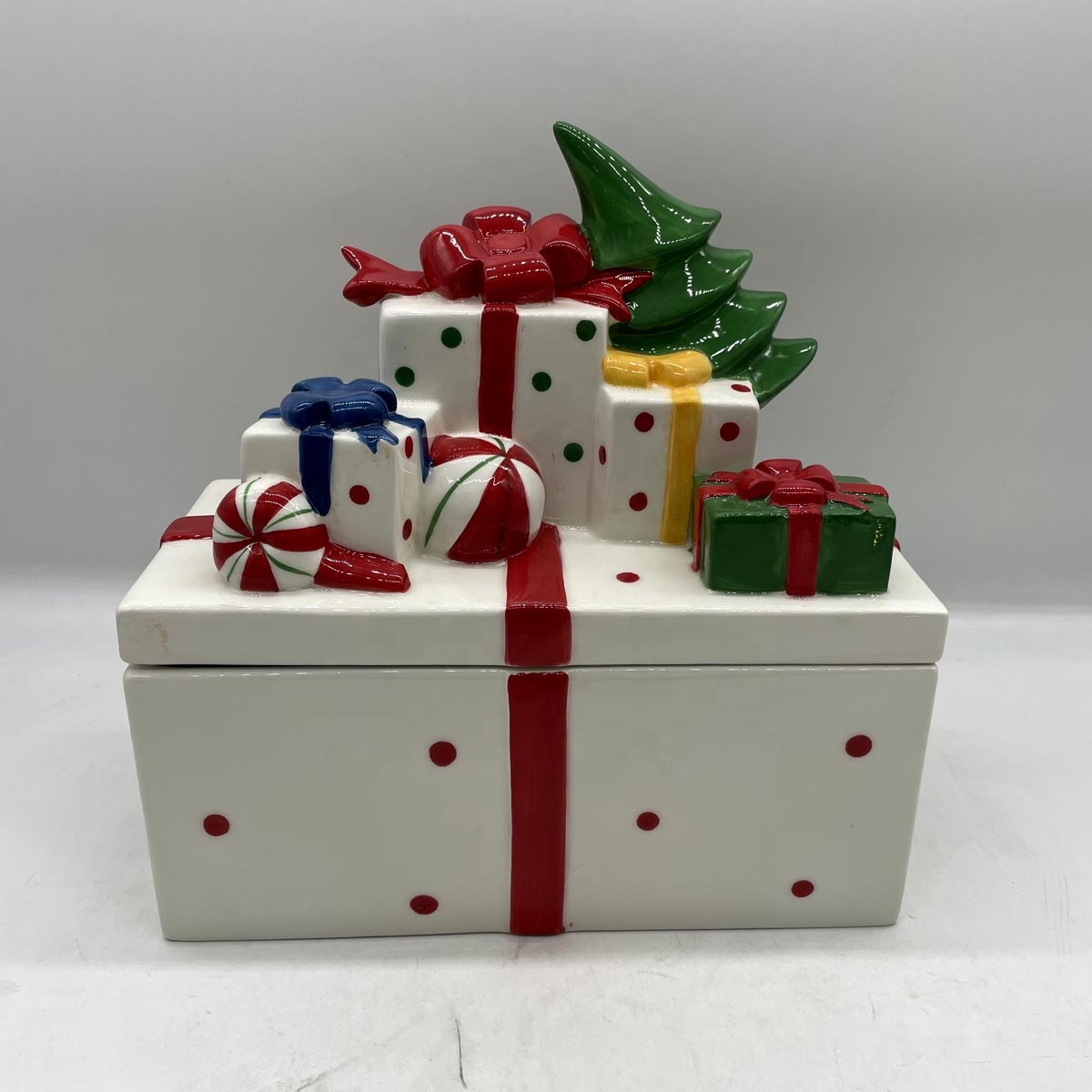 Round ceramic Christmas gift box storage jar