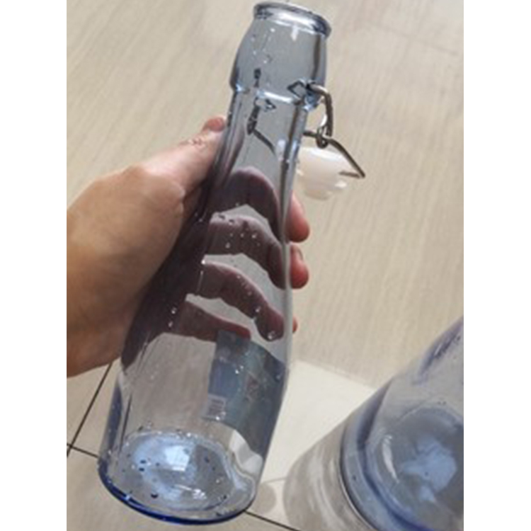 Round or square 500ml 1L glass swing top drinking bottles with clip lids 2019