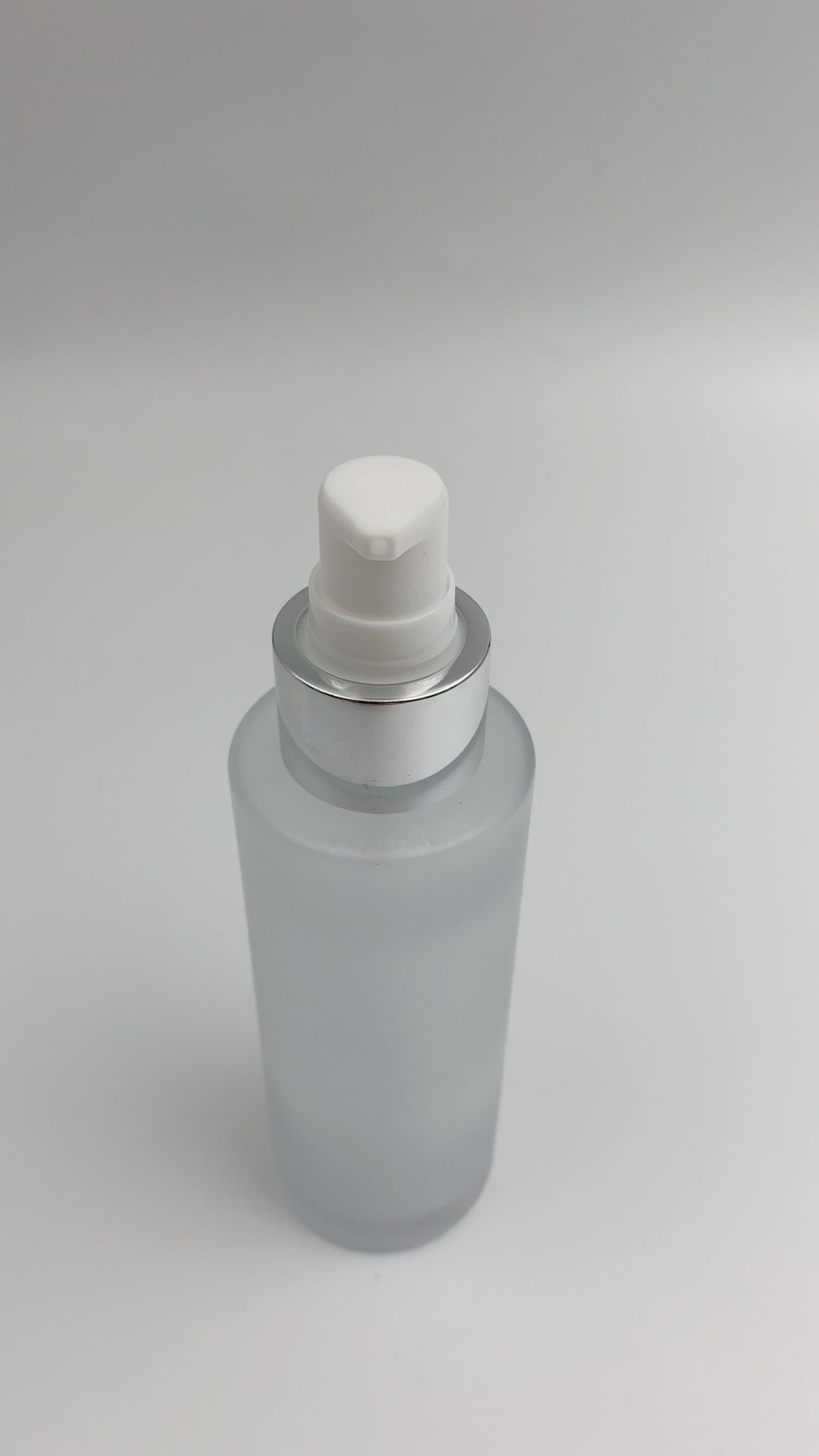 Round shape pump bottle 100ml skin care creams and serum pump glass bottles