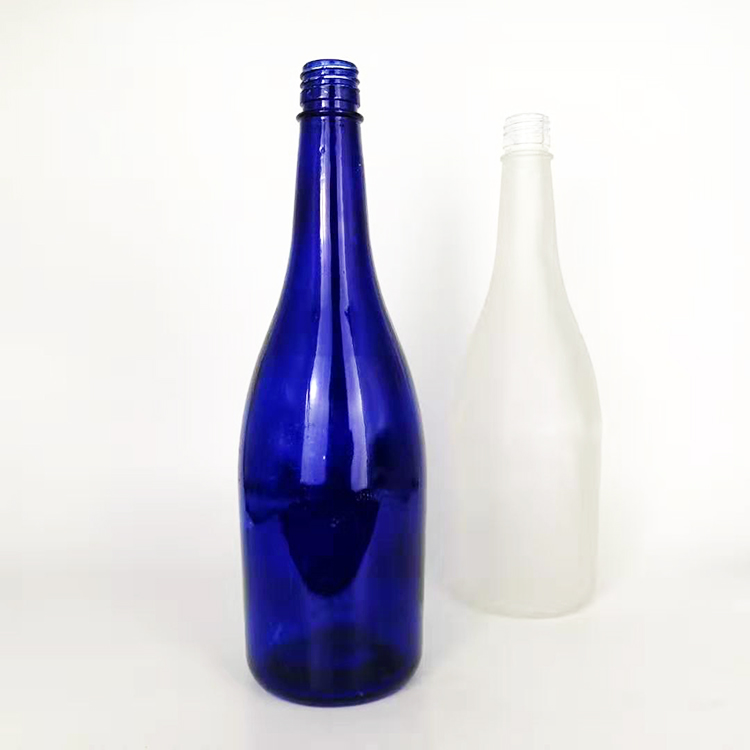 SCREW CAP Sealing Type and Glass Material Clear Blue Empty Liquor Glass Bottle Weights Alcohol Frosted Vodka Wine Bottle 750ml