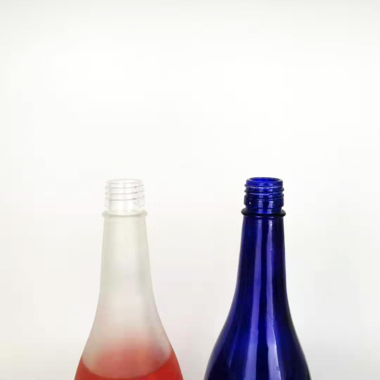 SCREW CAP Sealing Type and Glass Material Clear Blue Empty Liquor Glass Bottle Weights Alcohol Frosted Vodka Wine Bottle 750ml