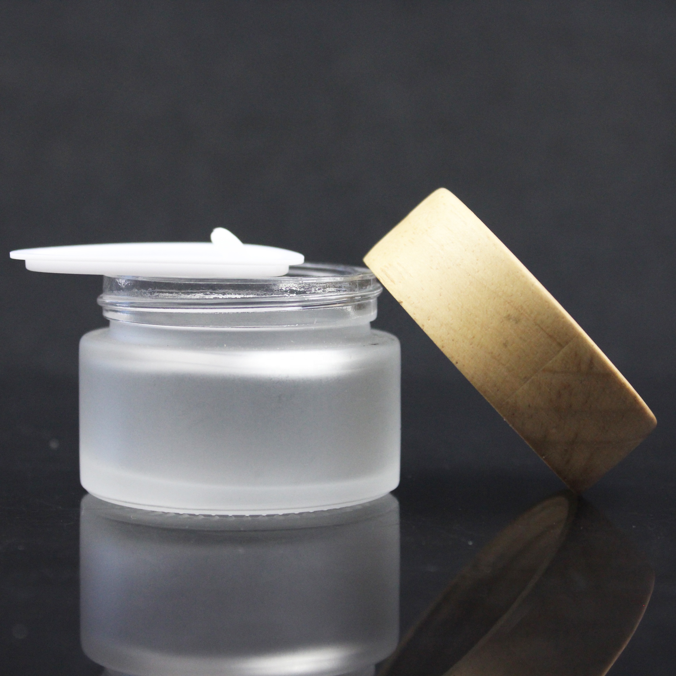 SCREW CAP Sealing Type and Personal Care Industrial Use glass jar wooden lid From Allwin Bottle Company