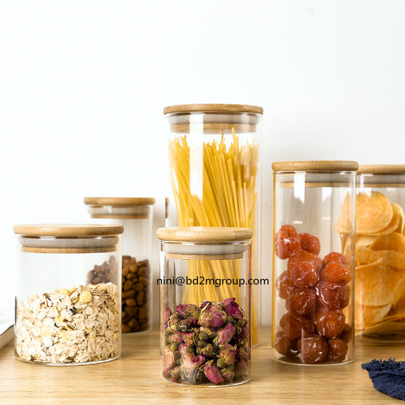 Sealed glass lunch box with bamboo lid High borosilicate glass food preservation box in kitchen